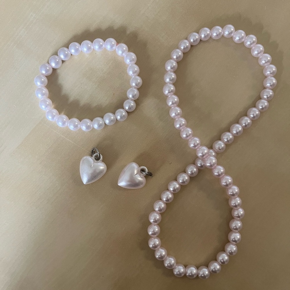 Fake pearl necklace and bracelet